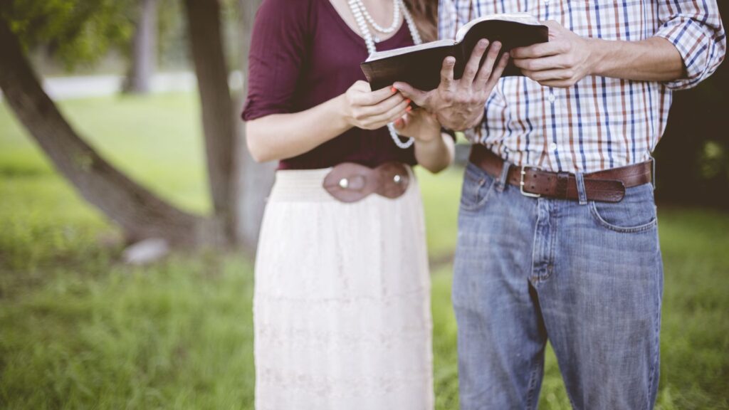 trouver le texte que Dieu vous inspirera pour fonder votre couple, votre famille, sur le roc.
